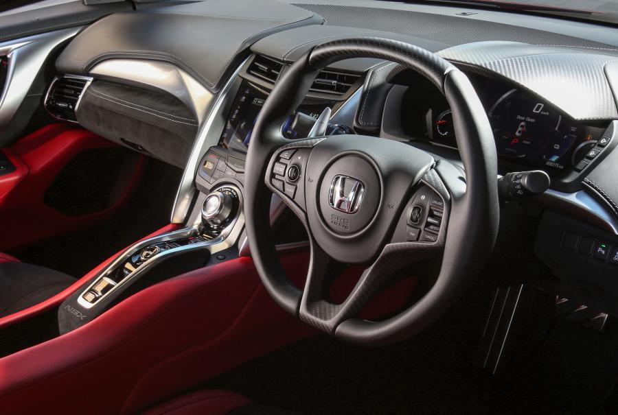 Интерьер Honda NSX 2016 года  (AU) (фото 5 из 30)